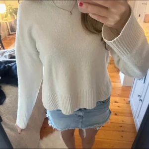 & other stories Stickad tröja  - Super fin & other stories tröja perfekt nu till hösten!!! Off white