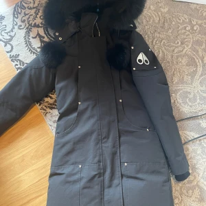 Moose knuckles jacka dam  - En fin äkta Moose knuckles jacka i  xs/s dam! Ny kemtvättad inga slitage. 