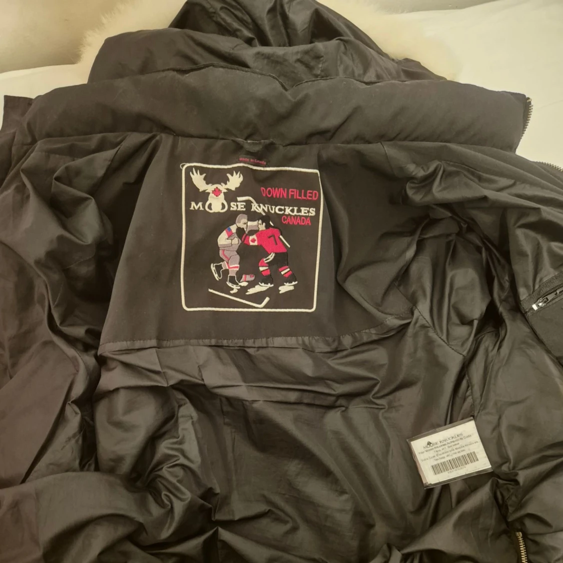 Svart dunjacka från Moose Knuckles - 91