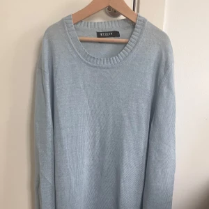 Tiger of Sweden stickad tröja - Hej, säljer nu denna superfina stickade tröjan ifrån tiger of Sweden i superfint skick, (dåliga bilder). Skriv gärna om ni har frågor eller lägg gärna prisförslag då priset inte är hugget i sten.