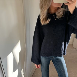 Stickad tröja i ull - Så snygg stickad tröja i ull från gins tricots premium collection💕 köpr förra året och tror inte just denna modell finns kvar att köpa, sparsamt använd 