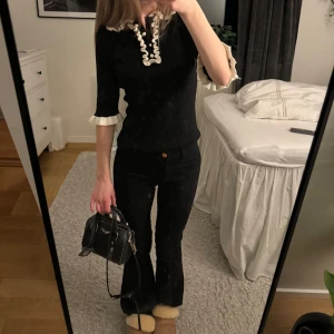 Svart stickad lindex topp - Svart stickad topp från Lindex! Använd få tal gånger jätte söt!🥰