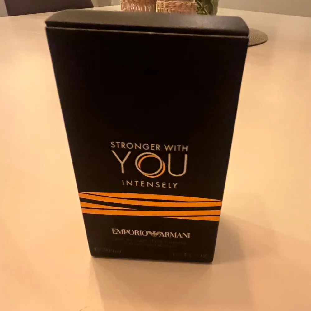 Armani stronger with you intensly ca 40 % kvar 250 kr. Armani stronger with you absolutely ca 50% kvar 350kr.  flaskorna är 50 ml. Kom med bud :). Parfym.