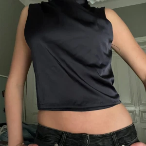 Zara blus - Världens snyggaste blus från Zara! Perfekt till fest eller en fin middag, den passar mig perfekt som är oftast xs till s ❤️