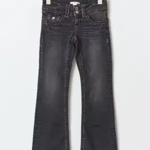 Low waist bootcut jeans i strl 52, bra skick och skriv privat om ni vill ha bilder på hur den ser ut på