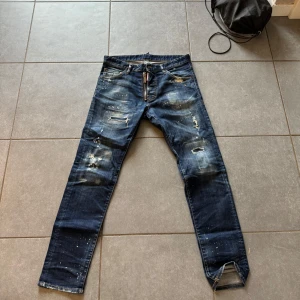Dsquared2 Jeans  - Dsquared2 Jeans herr Skick 9/10 Storlek W30/L32 ,  Fraktar endast Har tyvärr  inget kvitto eller påse men finns serienummer som tyder på äkta