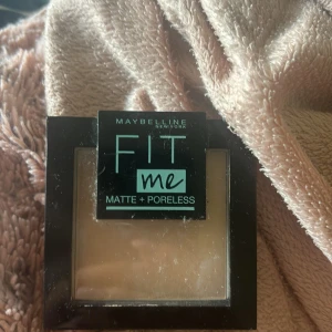 Puder  - Fit me puder använt men mycket kvar, 10kr