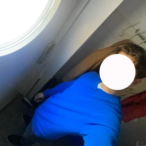 Blå tröja - Säljer en snygg blå tröja i normal passform. Perfekt för både vardag och fest. Tröjan har långa ärmar och är superbekväm att ha på sig. Passar perfekt till jeans eller chinos!