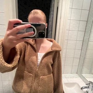 Teddyjacka/jacka i pile - Fin jacka till höst! Fint använd, Stl xl men passar mindre också (se bild över)