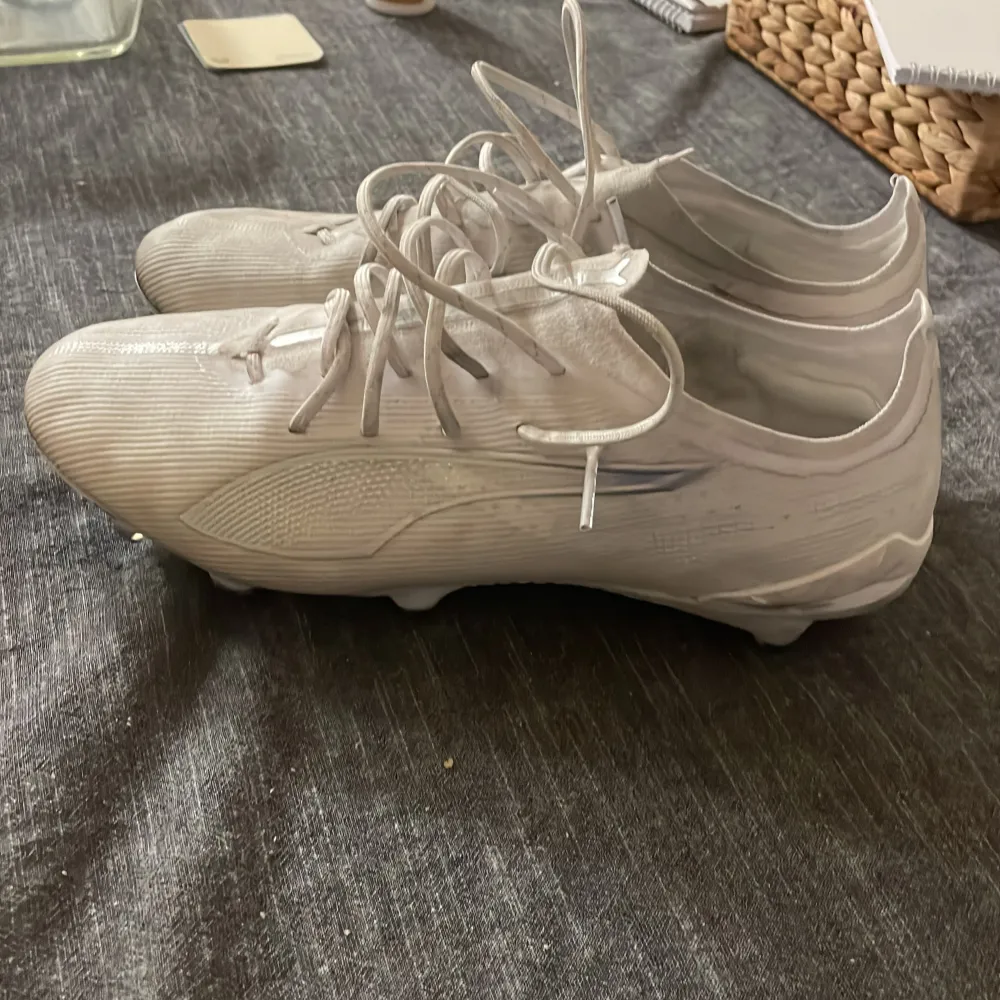 Puma ultra ultimate 5 i bra skick använda i 2 veckor på konstgräs. Skor.