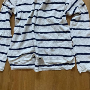 Stickad tröja  - Höst tröja från hm  som tyvärr växt ur mig🍁🍂