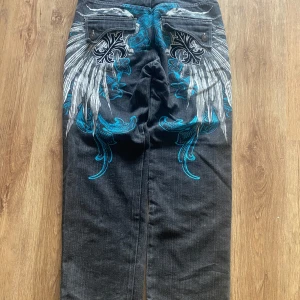 Raw Blue Jeans - Säljer jeans från märket RawBlue  Perfekt skick  Mycket sällsynt märke Storlek 32 x 32  Några frågor? Skriv i privata meddelanden 