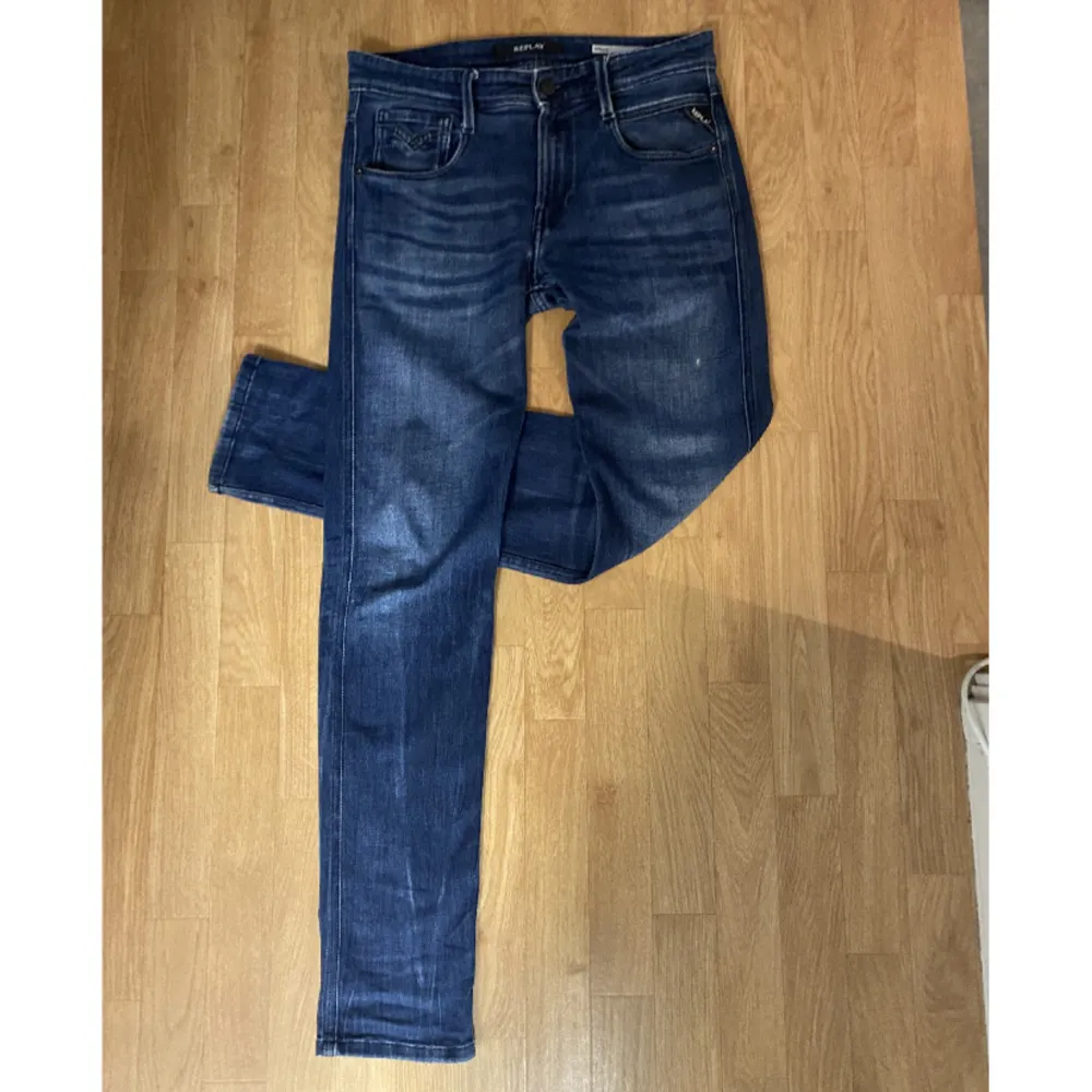 Säljer mina replay jeans då jag inte använder de så mycket längre. Har du några frågor är det bara att skicka och fråga.. Jeans & Byxor.