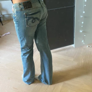 Lågmidjade jeans - Jättefina bootcut jeans som tyvärr inte passar. Köpta på en annan second hand app!