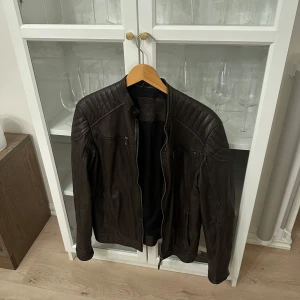 Skinn jacka herr 🤎 - Herr skinn jacka 🤎 står ingen storlek men tror det är L 