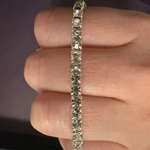 Silver armband - Oanvänd. Säljer dem styck vis 😊