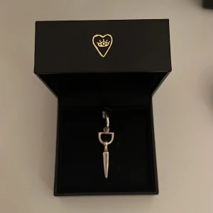 Maria nilsdotter örhänge - Snygg trendig bra skick långt silver  maria örhänge