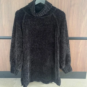 Gina Tricot tröja - Tröja från Gina Tricot Mjuk och skön lång tröja