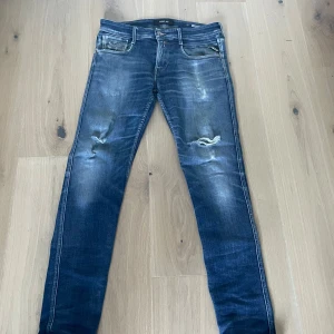 Replay jeans anbass - Replay jeans anbass  Strl 30 Bara höra av sig vid frågor!