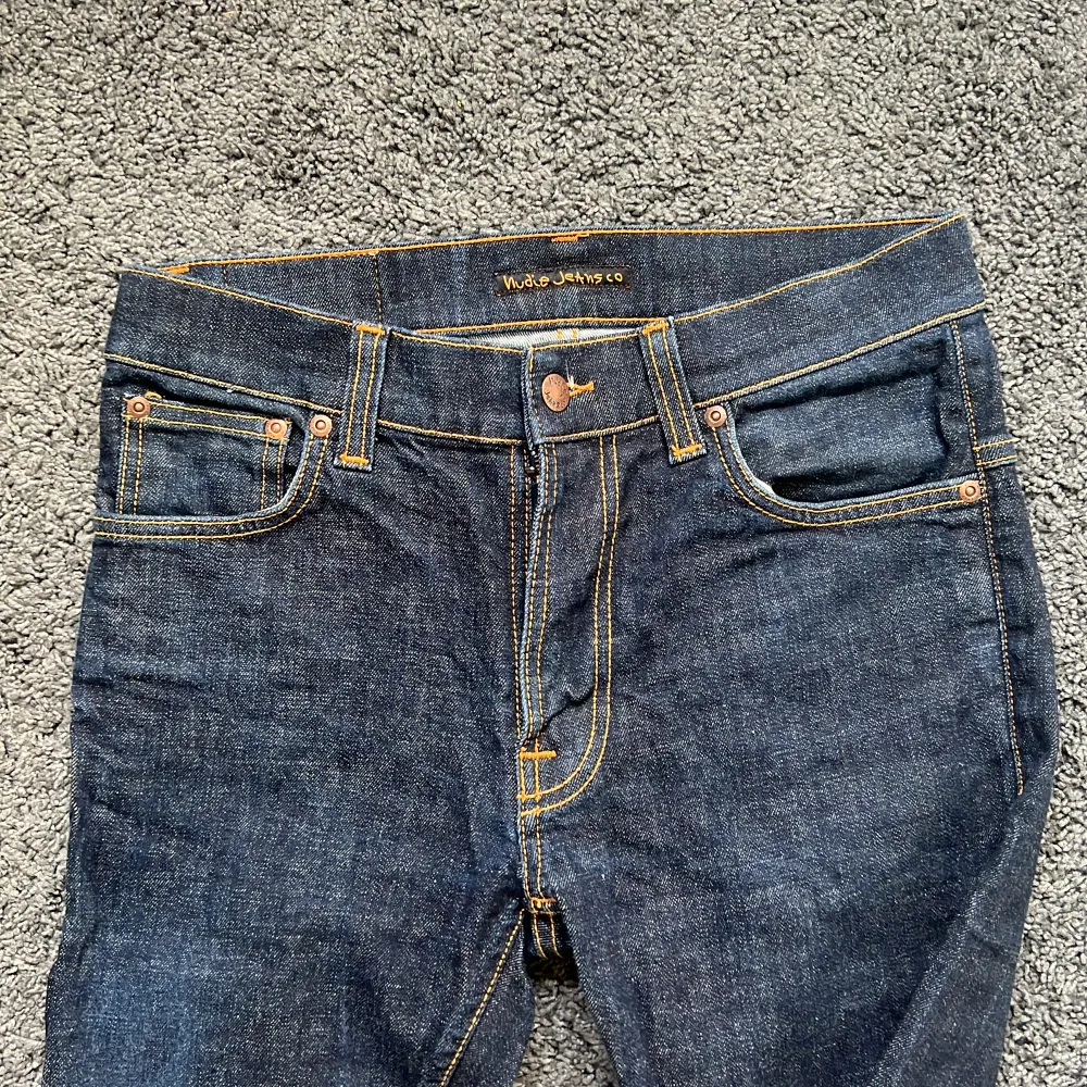 Ett par riktigt sköna nudie jeans som jag tyvärr vuxit ur. . Jeans & Byxor.