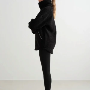 Aimn Teddy Jacket - Väldigt najs, oversized i Strl S - bra foder inne och är en perfekt höstjacka🍂 ångrade mig och säljer därför dessa jackan billigare än vad den egentligen kostar.   Jackan är precis över rumpan och jag är 175cm. Och pris kan diskuteras. Nyskick!