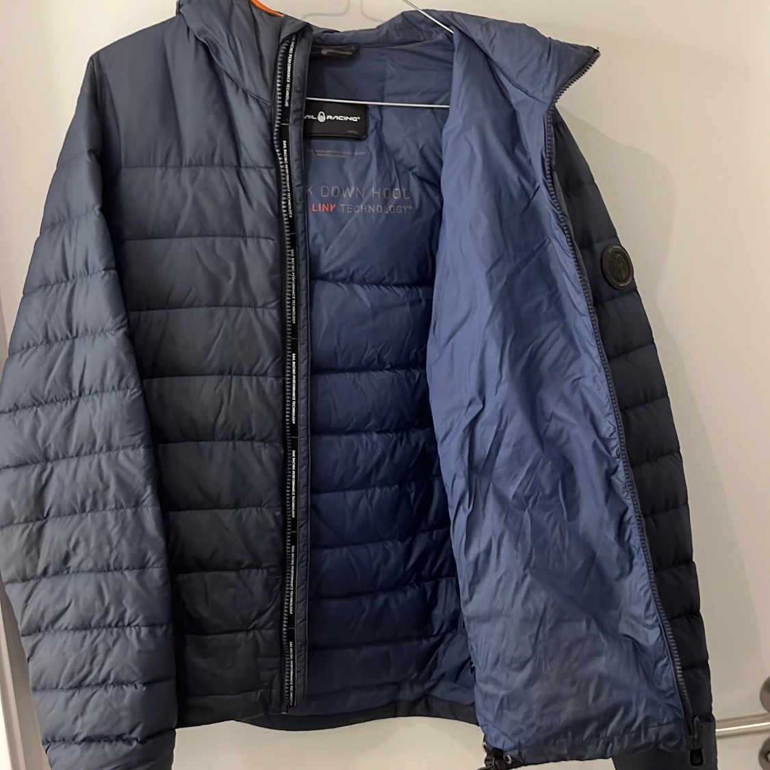 Mörkblå pufferjacka från Sail Racing - 91