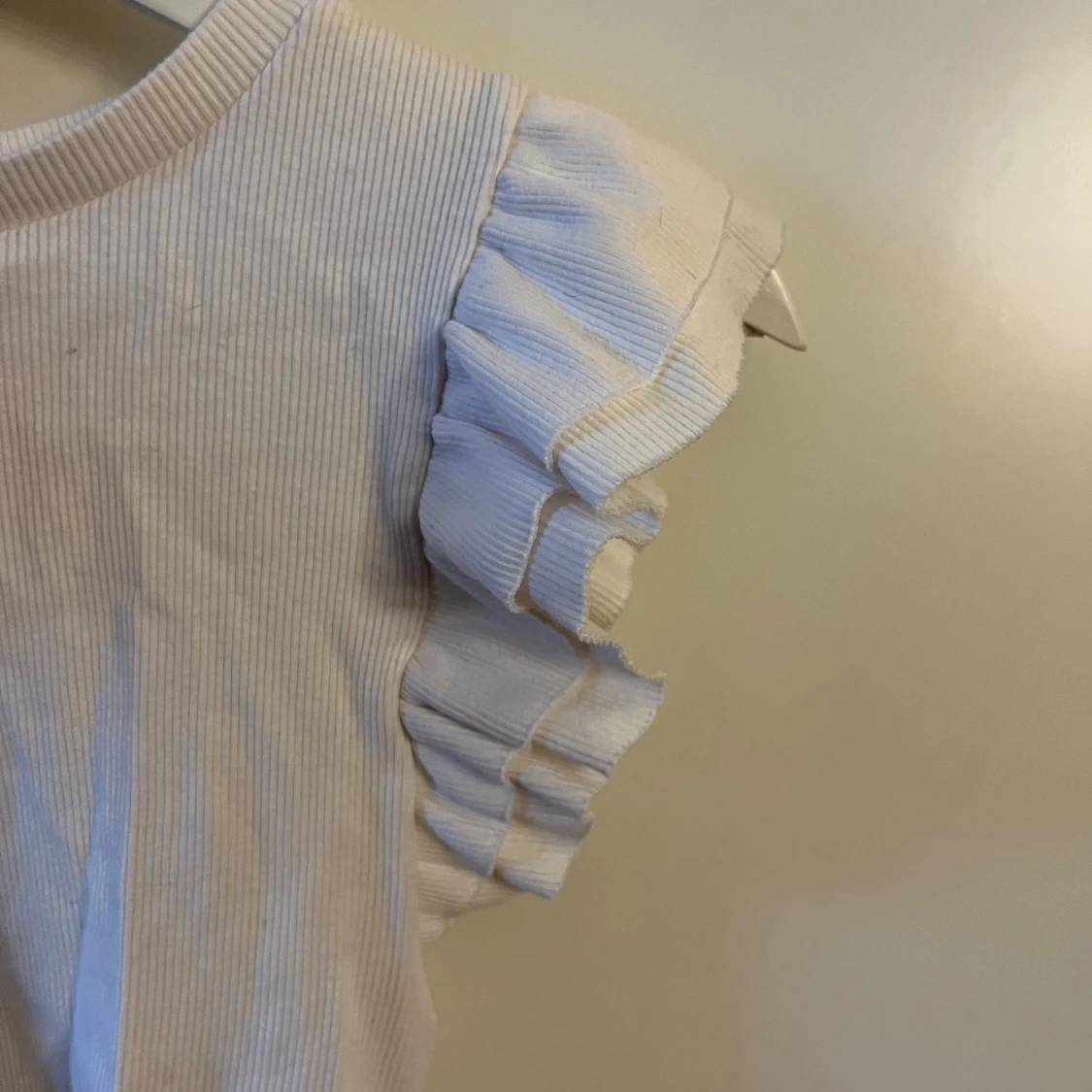 Vit ribbad topp från Zara - 90