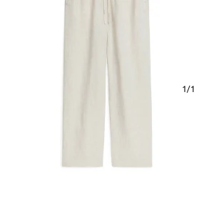 Arket Linnebyxor xs - Jättefina beiga linnebyxor från Arket. Jättebra skick, som nya 