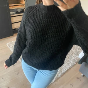 Stickad tröja - Jättemysig stickad tröja perfekt nu till hösten✨🍁