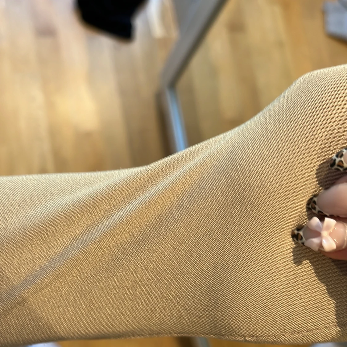 Beige långärmad topp med spetsdetaljer - 90