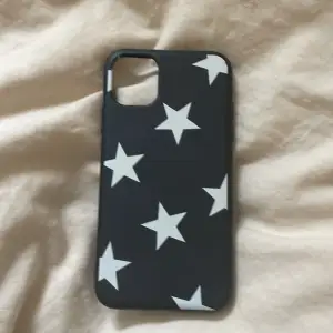 iPhone 11 skal, köpt här på Plick för 75 säljer för 25❤️ använt nån gång men fick snabbt efter jag köpt den en ny mobil❤️ pga av de jag säljer den❤️❤️