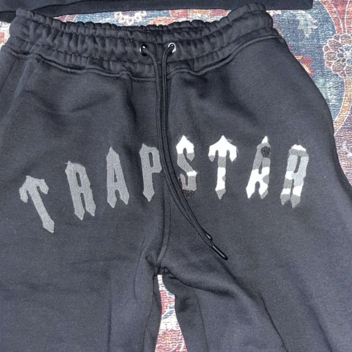 Svart mjukisbyxa och hoodie set från Trapstar - 90
