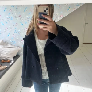 Kappa - Säljer mina jätte fina kappa från Gina för den tyvärr inte kommer t användning💓(lånade bilder)