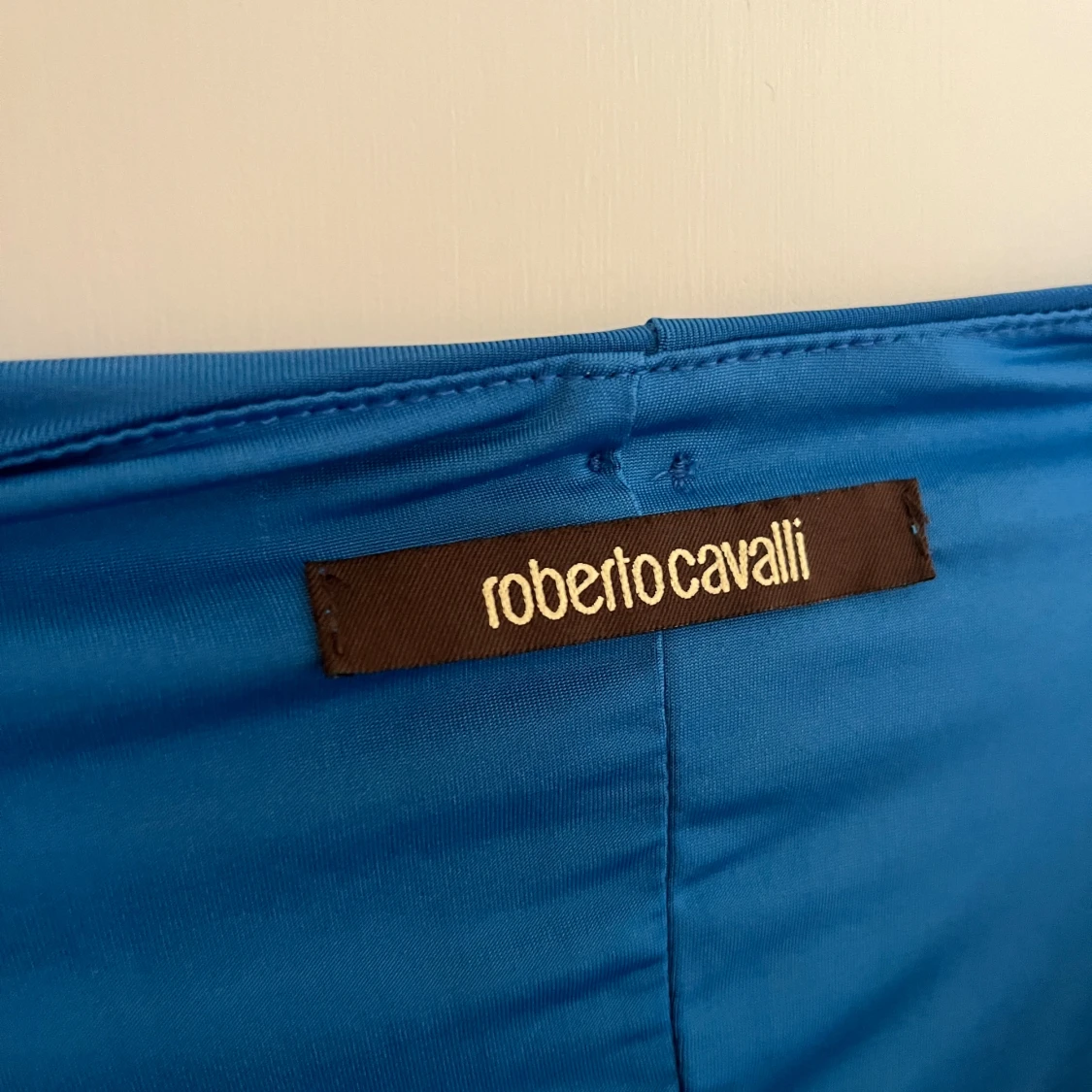 Oanvänd Roberto Cavalli klänning - 4