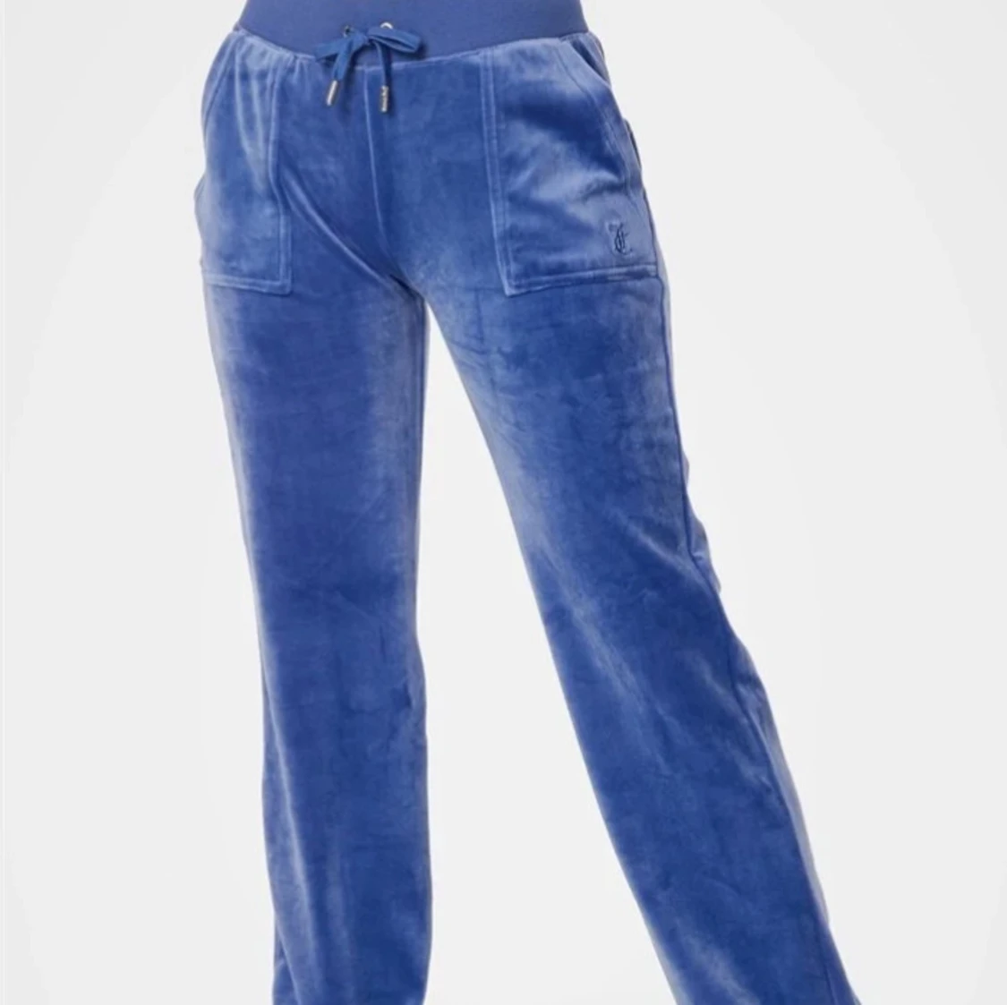 Blå mjukisbyxor i sammet