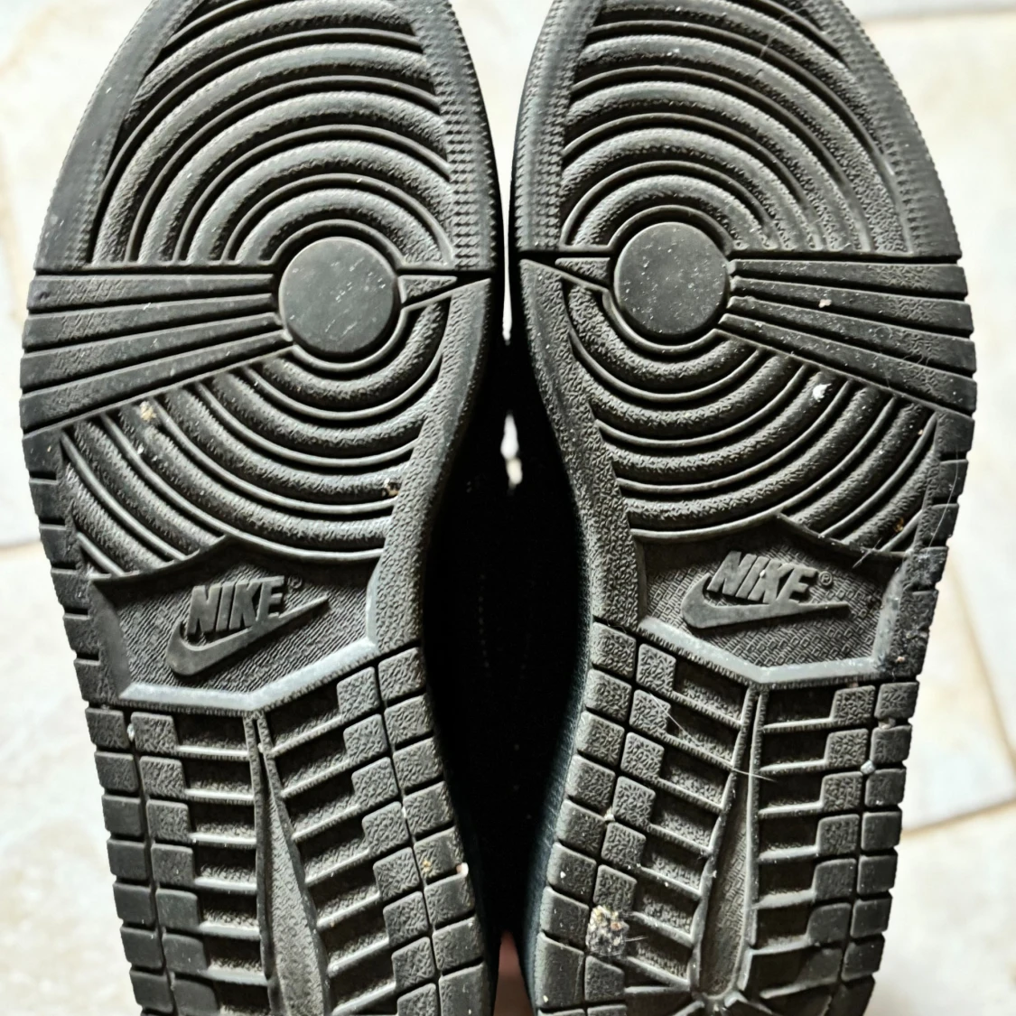 Jordan 1 Low OG Black Phantom - 92