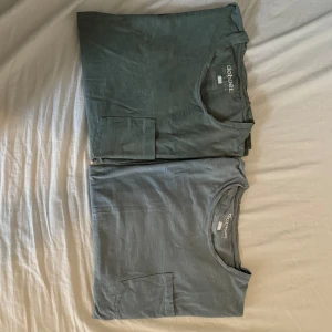 Dobber T-Shirt - Två stycken Dobber T-shirts i olika färger. Nypris ligger på 500 kr totalt (249 kr st) 