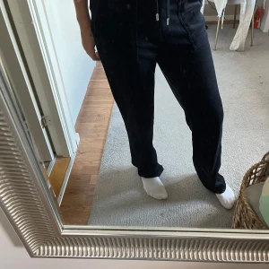 Juicy byxor  - svarta juicy byxor från barnavdelningen. I nyskick och endast använts ca 2 gånger! 💗💗