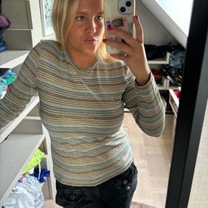 Så snygg topp - Snygg fest topp! Använd en gång så inga defekter! Bra kvalite och unik! Passar alla storlekar då den är stretchig! 