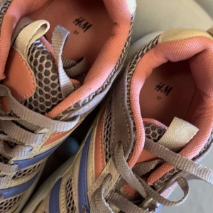 Skor - Stl:37 Jätte sköna skor passar bra som idrotts dojor