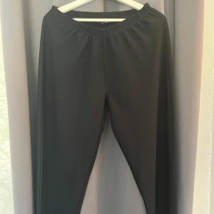 Svarta byxor - Svarta mjukisbyxor