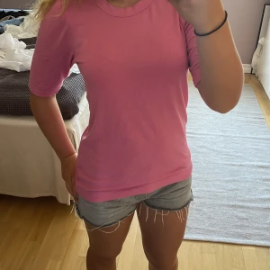tshirt - i bra skick och inte använd så mycket