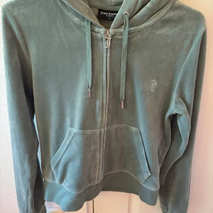 Juicy couture zip hoodie!💚💕 - Juicy couture zip hoodie i bra skick! Storlek M💕💕💕