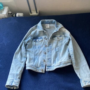  Jeansjacka  - En Jeansjacka 
