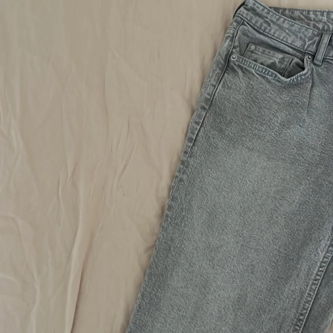 Grå jeansbyxor - 90