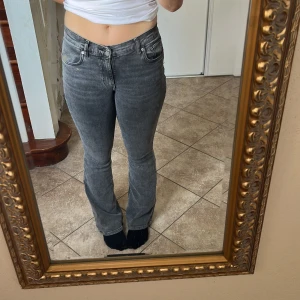 Bootcut jeans  - Jeans från Gina Tricot mycket fina bara lite slitna längst ner på benen 
