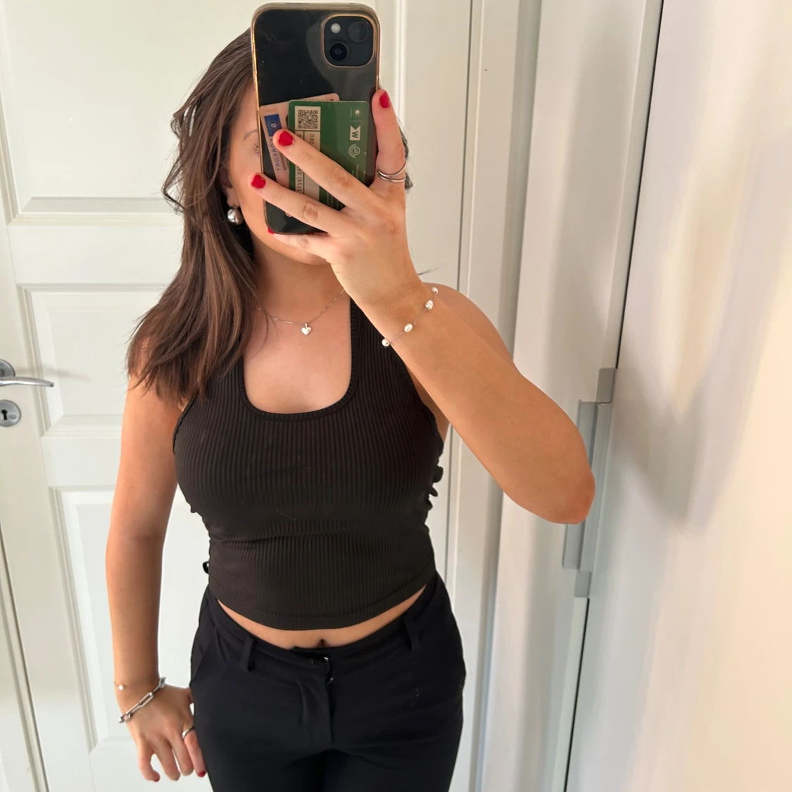 Svart ribbad croppad topp - 90