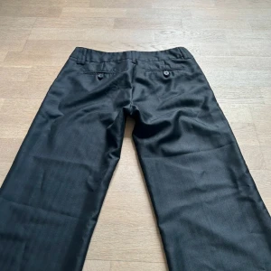 Lågmidjade kostymbyxor - Superfina lågmidjade kostymbyxor med vida ben, köpta på vinted från början men passar tyvärr inte mig💗