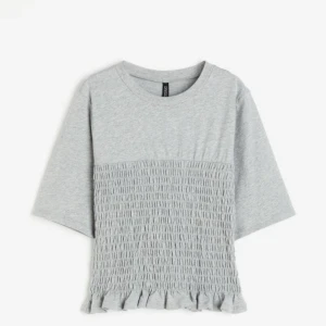 Topp Hm - Supersnygg grå topp från hm som inte kommer till användning längre💕