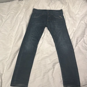 Mörkblå jeans från Replay - Ett par riktigt feta replay jeans. Nästan aldrig använda eftersom storleken var lite för stor för mig.